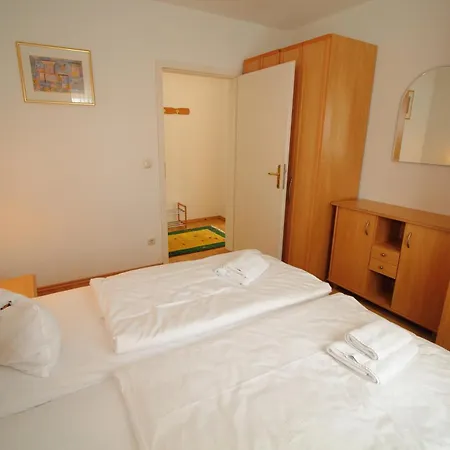 Ferienwohnung Feuerstein 公寓 萨斯尼茨