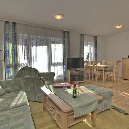 Ferienwohnung Feuerstein 萨斯尼茨